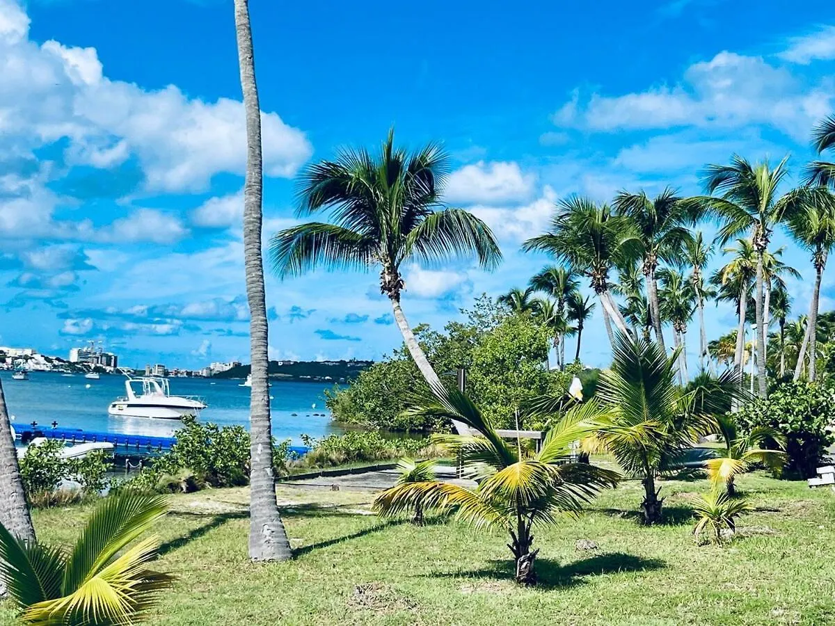 Cozy Waterfront Two-Level Condo With 2 Bathrooms ,Pool, Ac Baie Nettle 0*,