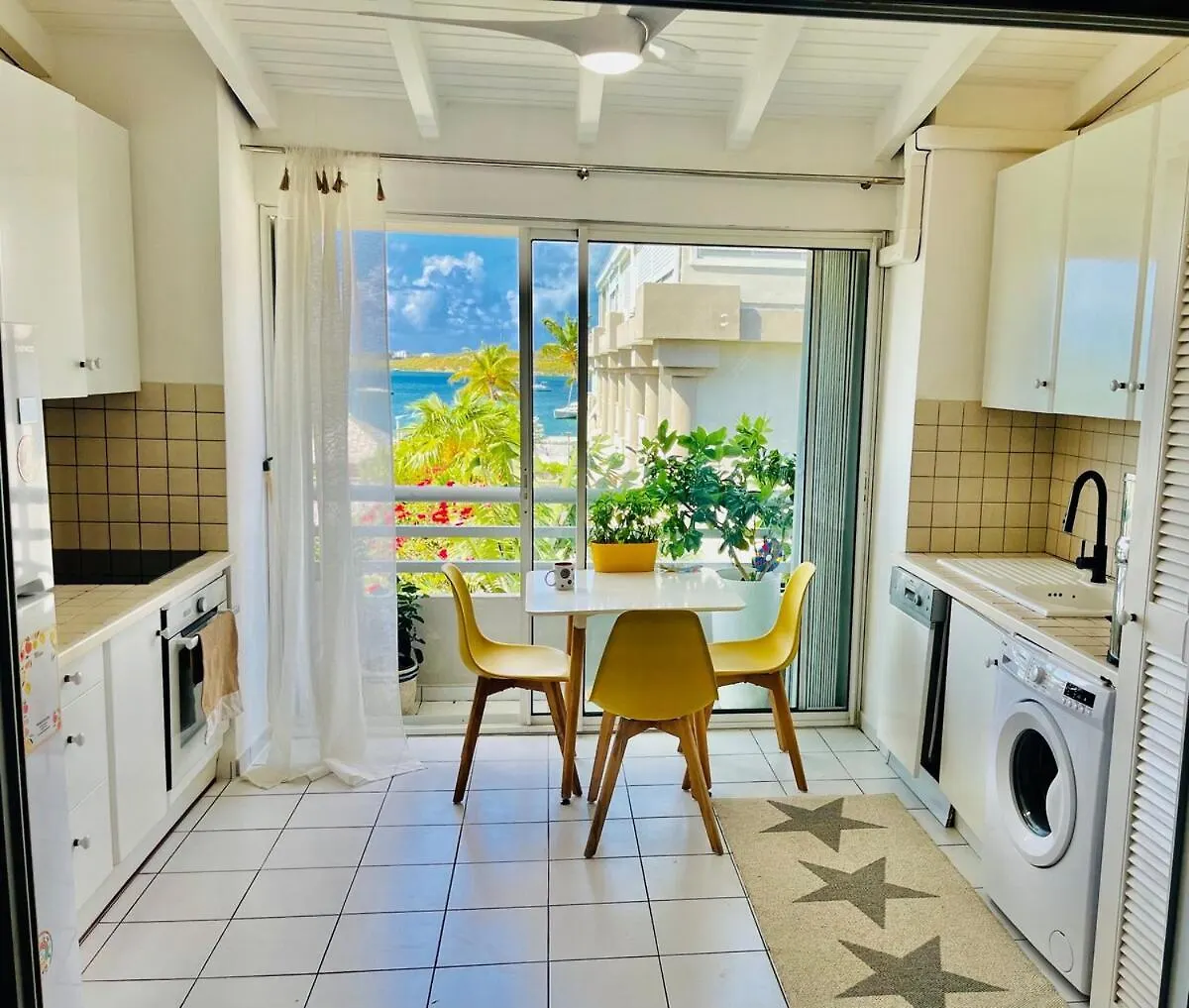 Apartment Cozy Waterfront Two-Level Condo With 2 Bathrooms ,Pool, Ac Baie Nettle