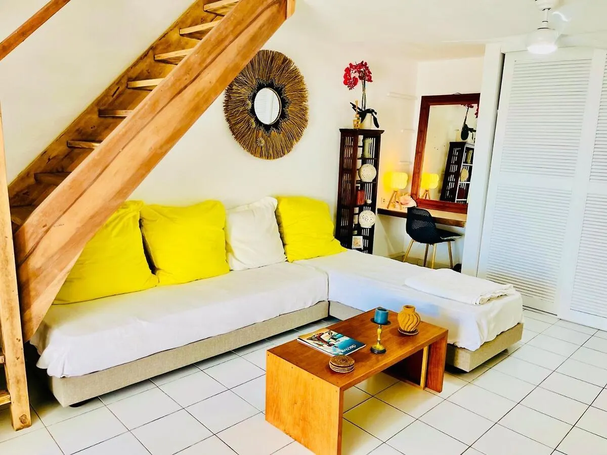 Cozy Waterfront Two-Level Condo With 2 Bathrooms ,Pool, Ac Baie Nettle Apartment