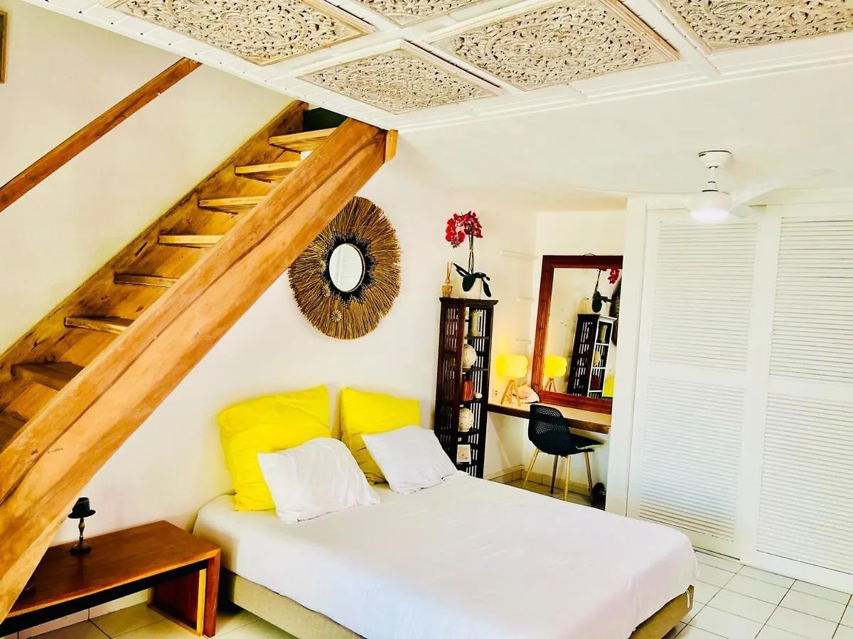 Cozy Waterfront Two-Level Condo With 2 Bathrooms ,Pool, Ac Baie Nettle Apartment